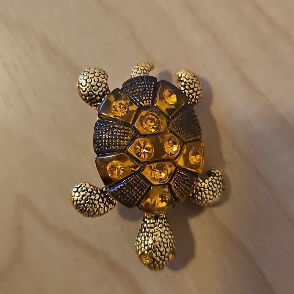 Turtle Brooch - Picture 2 of 3